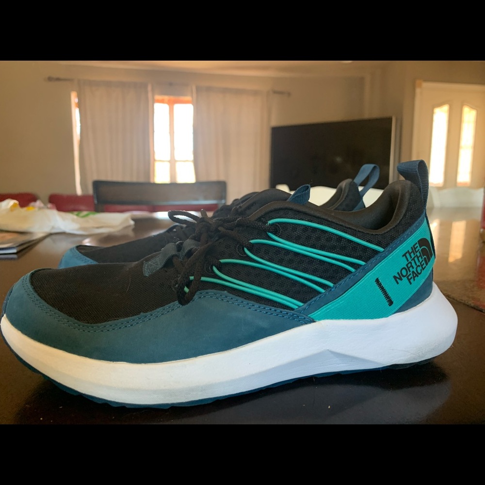 North face women’s running/tennis shoes - size 10 - new